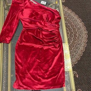 ADL. SizeL. Color red velvet.